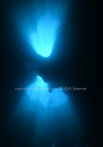 「ブルーホール」　かげやまさん