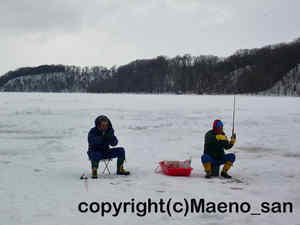 「ワカサギ釣り」　まえのさん撮影